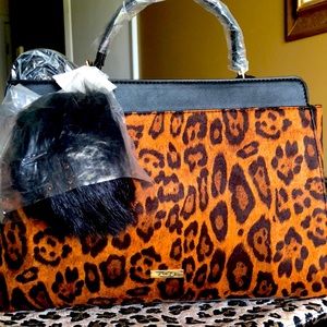 Satchel Bag in Leopard Print. Midsize in brown